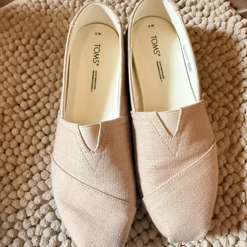 Toms Women's Slip-On Canvas Flats in Blush Pink